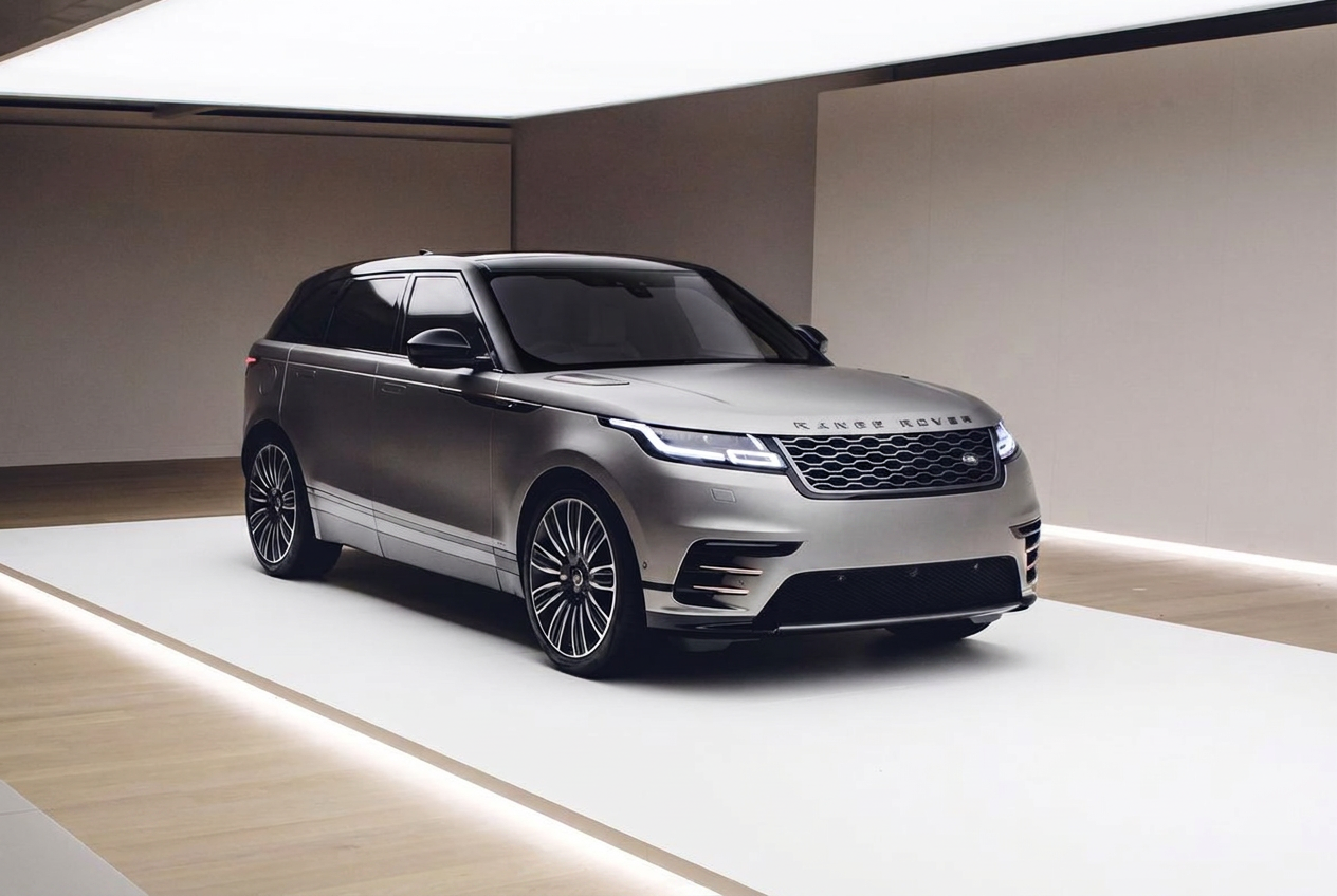 Plate-free Range Rover airport chauffeur vehicle